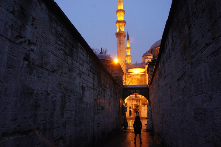 Alley behind a mosque in Istanbul